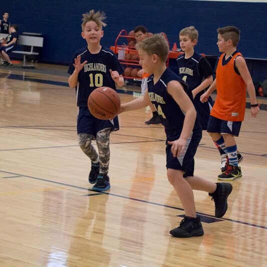 elementary_boys_basketball_action
